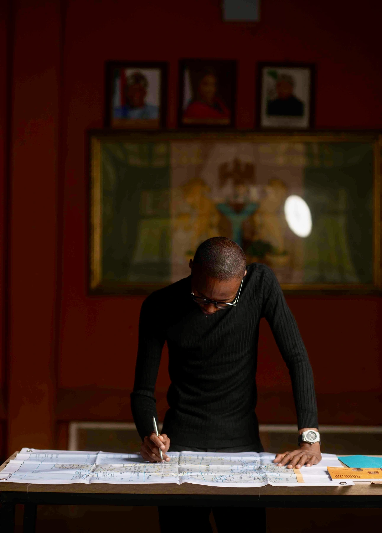Ajíbọ́lá Ọládìípọ̀ working over a map